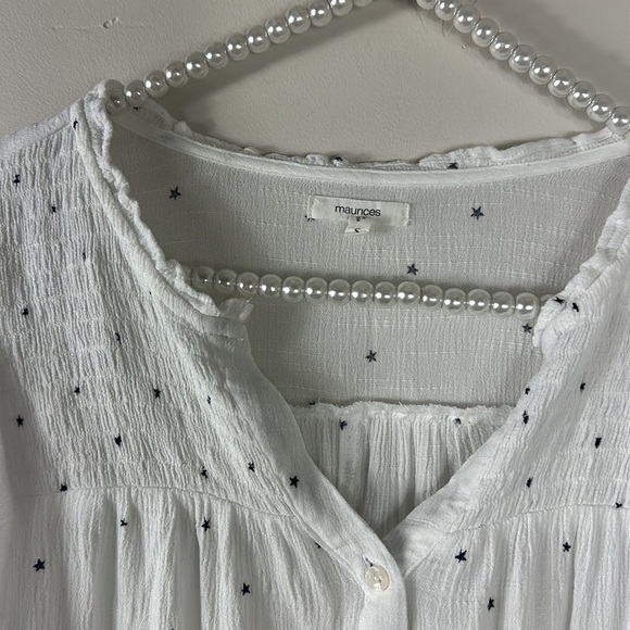 Maurices White Star Flutter Sleeve Button Front Top Small - Picture 3 of 9